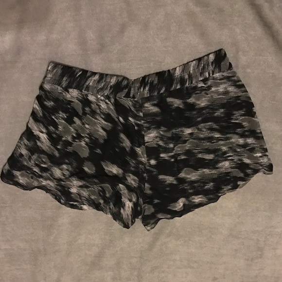 Volcom Shorts - Picture 4 of 4